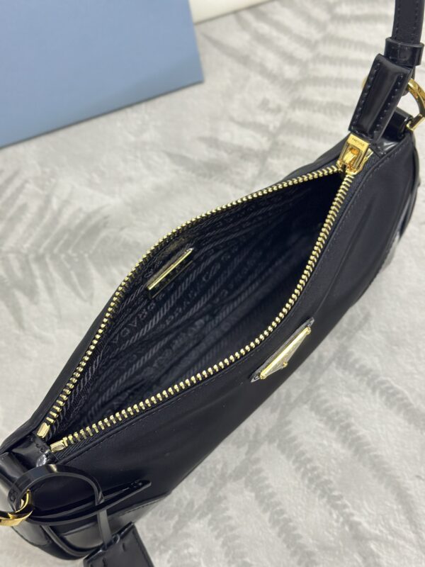 Replica Prada Re-Edition 2002 Nylon - realistic designer-inspired fake bag