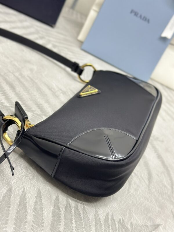 Replica Prada Re-Edition 2002 Nylon - near-authentic luxury replica handbag
