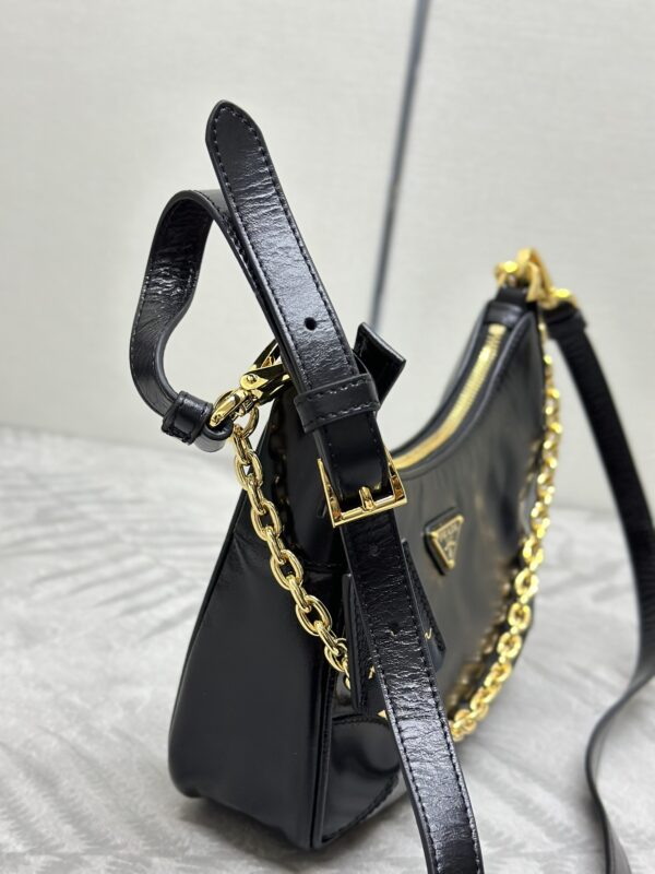 Replica Prada Re-Edition 2002 - elite superclone designer purse
