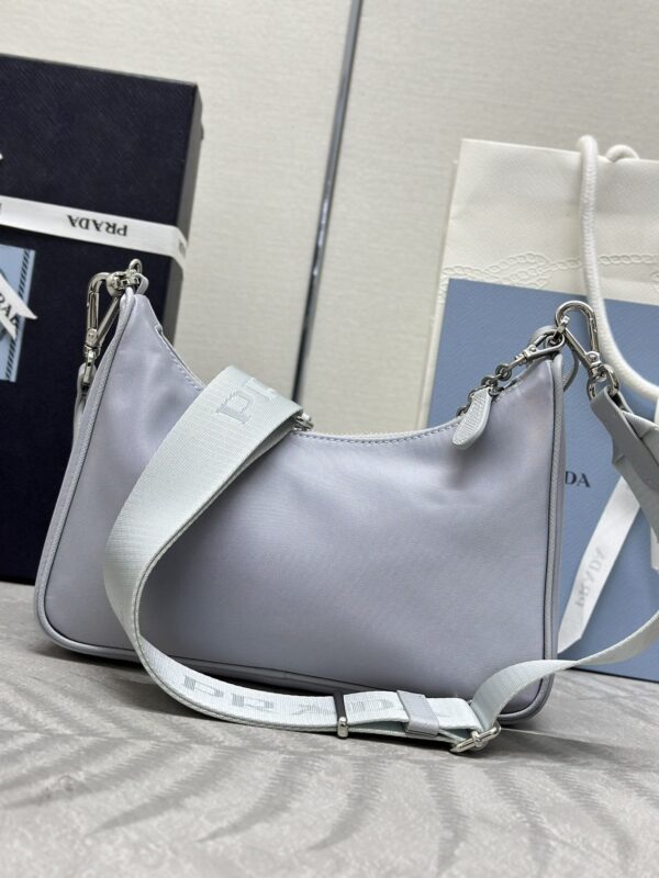 Replica Prada Re-Edition Nylon 2005 Blue - realistic designer-inspired fake bag
