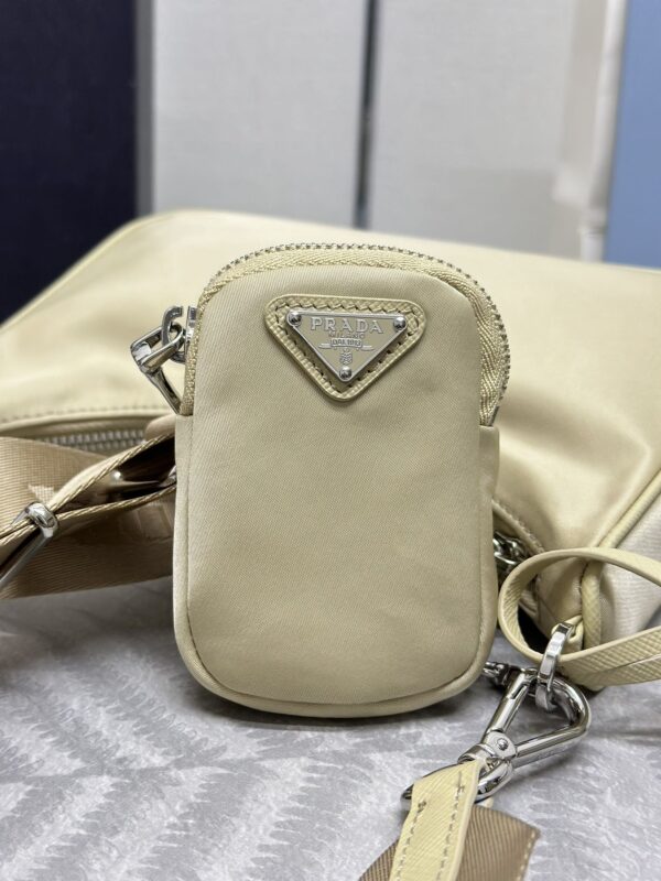 Replica Prada Re-Edition Nylon 2005 Yellow - high-accuracy replica luxury purse