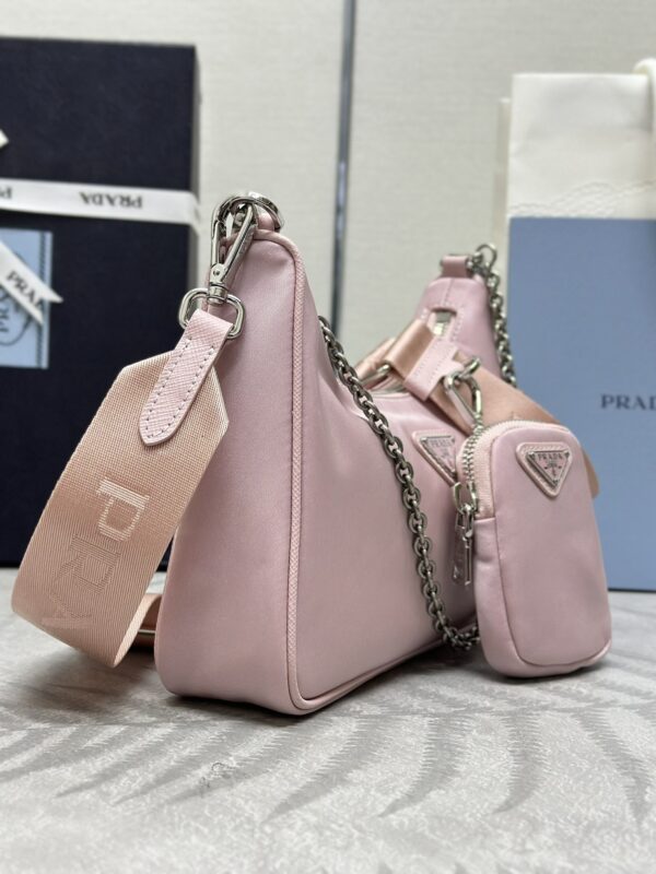 Replica Prada Re-Edition Nylon 2005 Pink - near-authentic luxury replica handbag