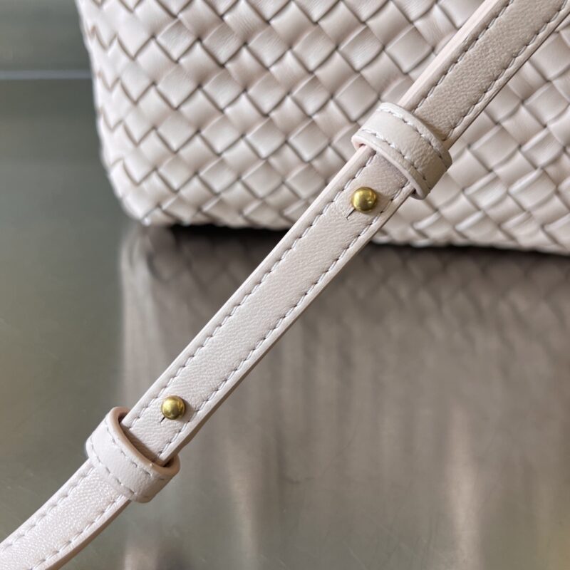 Replica Bottega Veneta Cabat Tote - ultra-realistic fake designer tote