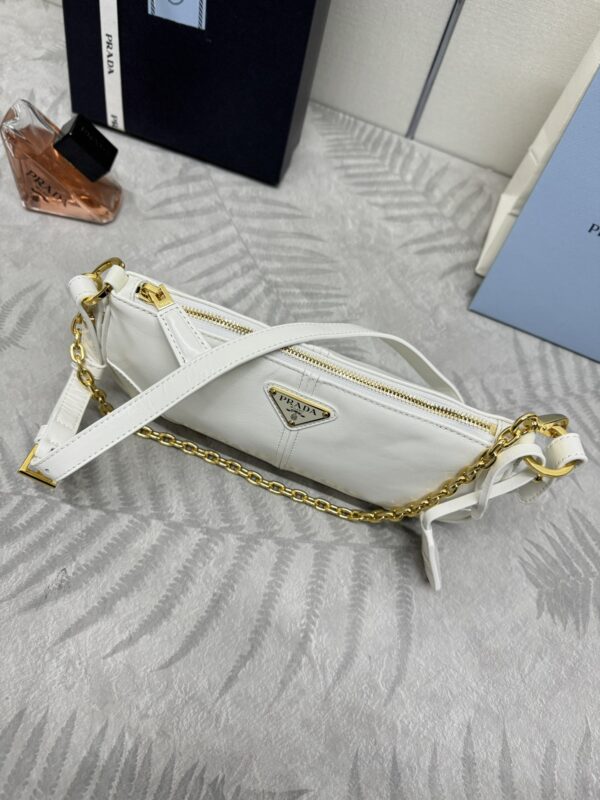 Replica Prada Re-Edition 2002 White - high-end fake designer purse