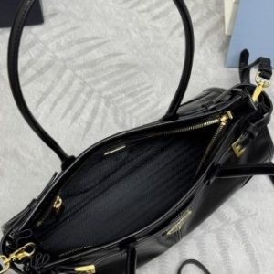 Replica Prada Black Leather bag - ultra-realistic fake designer tote