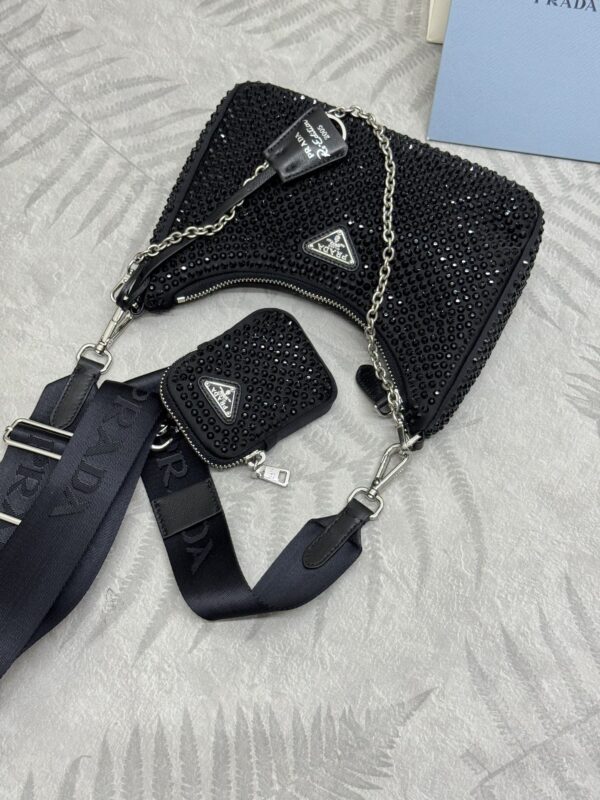 Replica Prada Re-Edition 2005 Diamond Black - realistic designer-inspired fake bag