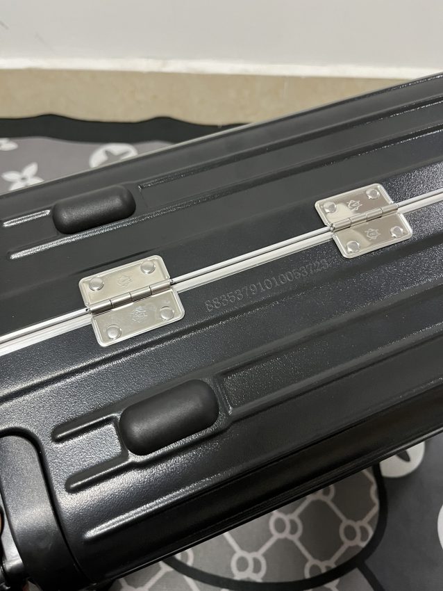 Replica Rimowa Hybrid Suitcase - high-end fake designer purse