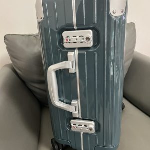 Replica Rimowa Hybrid Suitcase - realistic designer-inspired fake bag