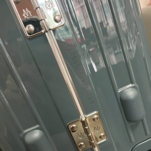 Replica Rimowa Hybrid Suitcase - ultra-realistic fake designer tote