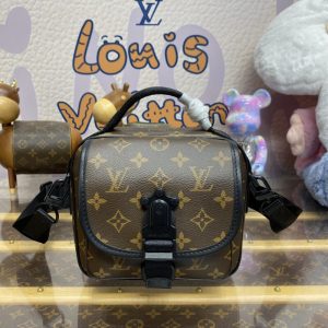 Replica Louis Vuitton Quest Messenger - high-end fake designer purse