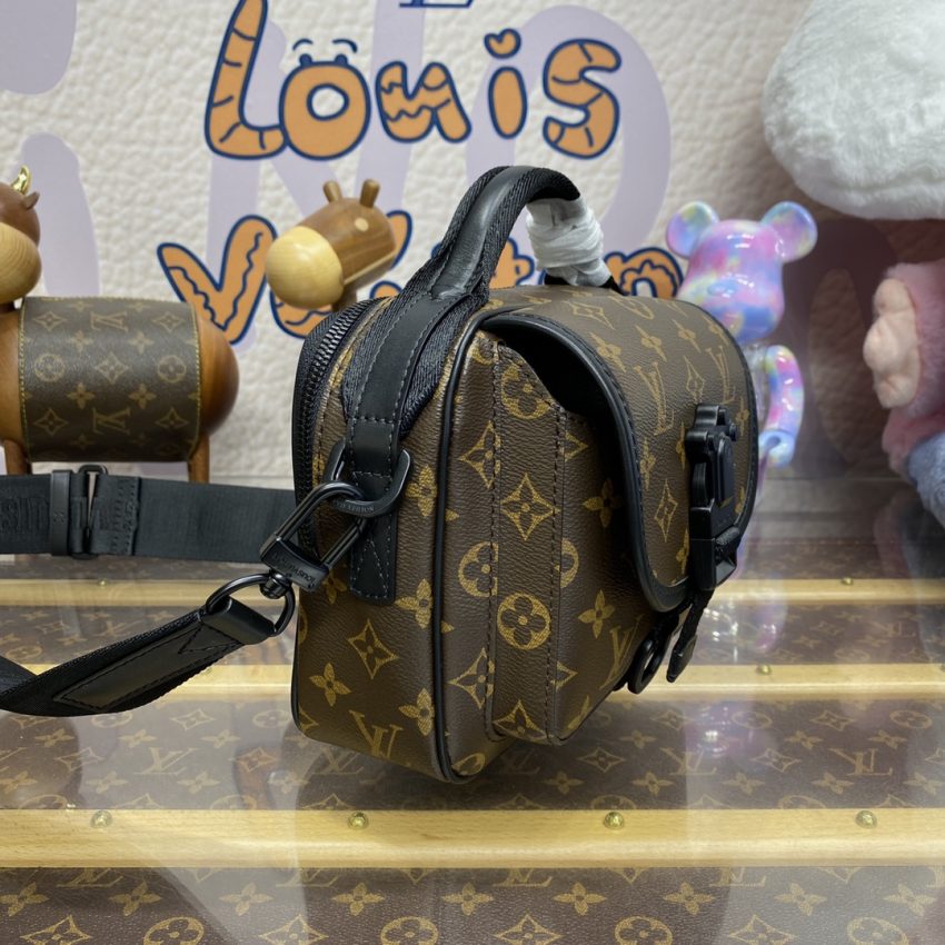 Replica Louis Vuitton Quest Messenger - authentic-look luxury purse replica