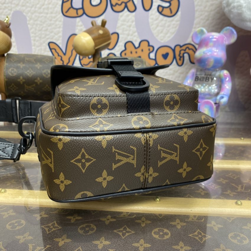 Replica Louis Vuitton Quest Messenger - authentic-look luxury purse replica