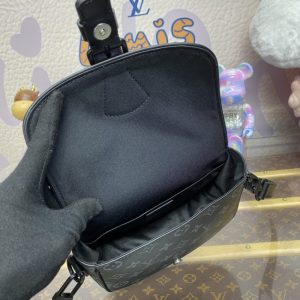 Replica Louis Vuitton Messenger Black - near-authentic luxury replica handbag