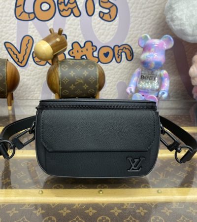 Replica Louis Vuitton Pilot Wearable Wallet Black - near-authentic luxury replica handbag