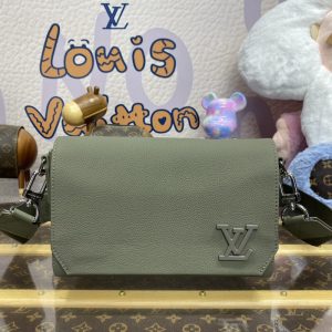 Replica Louis Vuitton Takeoff Messenger - ultra-realistic fake designer tote