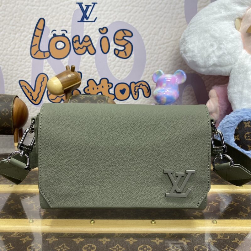 Replica Louis Vuitton Takeoff Messenger - ultra-realistic fake designer tote