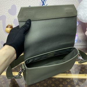 Replica Louis Vuitton Takeoff Messenger - realistic designer-inspired fake bag