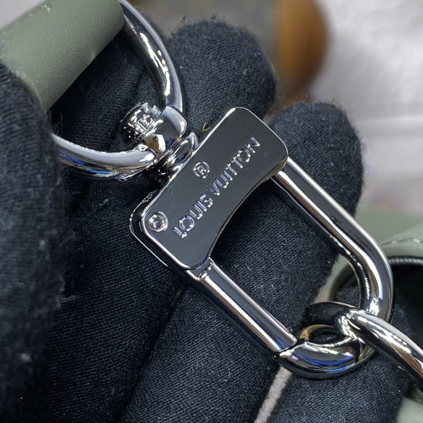 Replica Louis Vuitton Takeoff Messenger - best quality luxury bag dupe