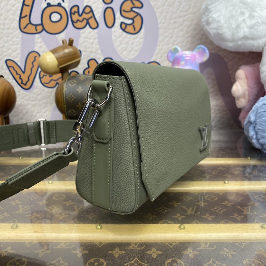 Replica Louis Vuitton Takeoff Messenger - top-rated replica designer bag