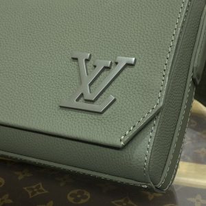 Replica Louis Vuitton Takeoff Messenger - high-quality designer bag clone