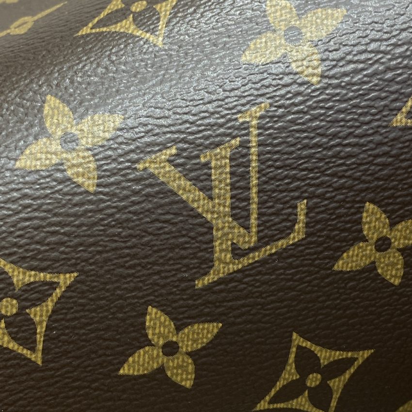 Replica Louis Vuitton Bloom Pouch - high-quality designer bag clone