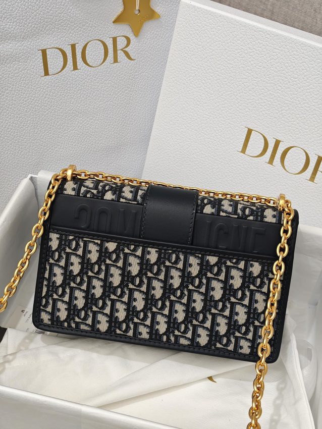 Replica Dior 30 Montaigne On Chain - realistic designer-inspired fake bag