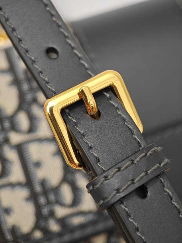 Replica Dior 30 Montaigne On Chain - high-end fake designer purse