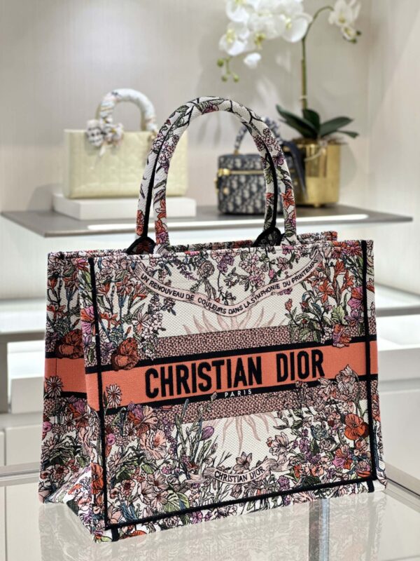 Replica Dior Tote Book Sunflower Spring - top-tier luxury replica shoulder bag