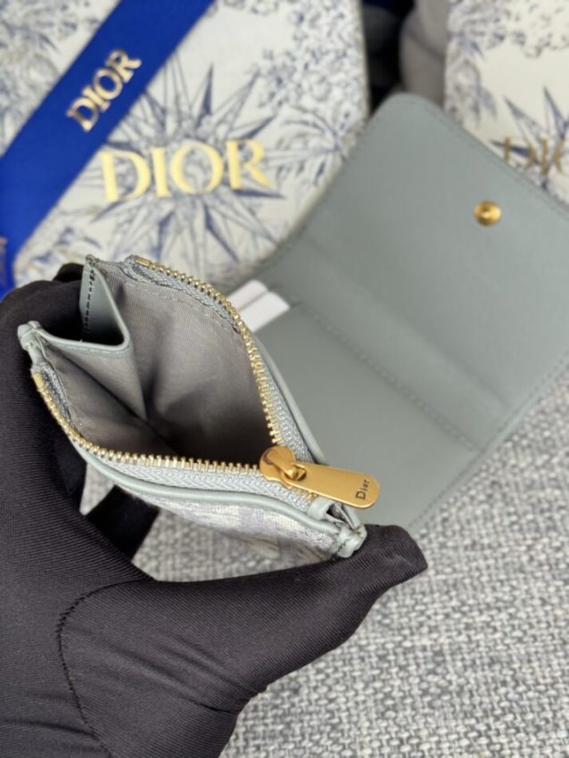 Replica Dior 30 Montaigne Wallet - realistic designer-inspired fake bag