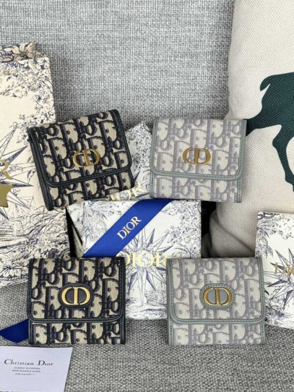 Replica Dior 30 Montaigne Wallet - near-authentic luxury replica handbag