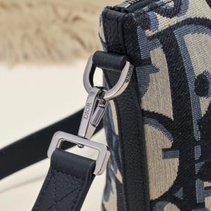 Replica Dior Weekender 25 - high-quality designer bag clone