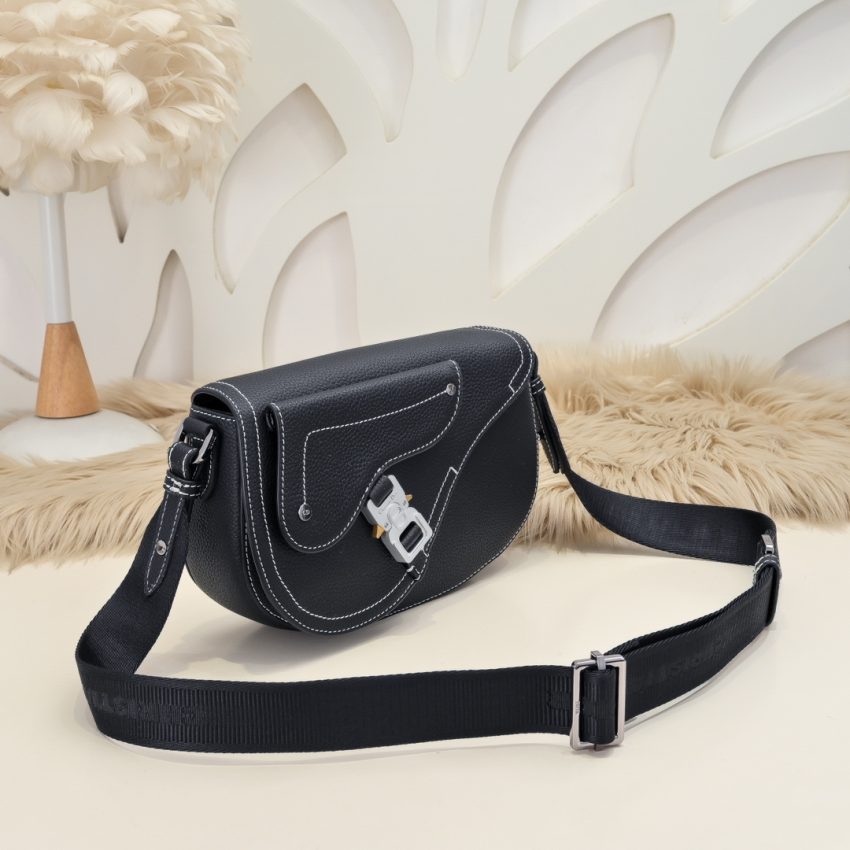 Replica Dior Saddle Messenger Black - top-tier luxury replica shoulder bag
