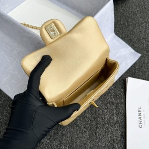 Replica CHANEL Classic Flap Handle - realistic designer-inspired fake bag