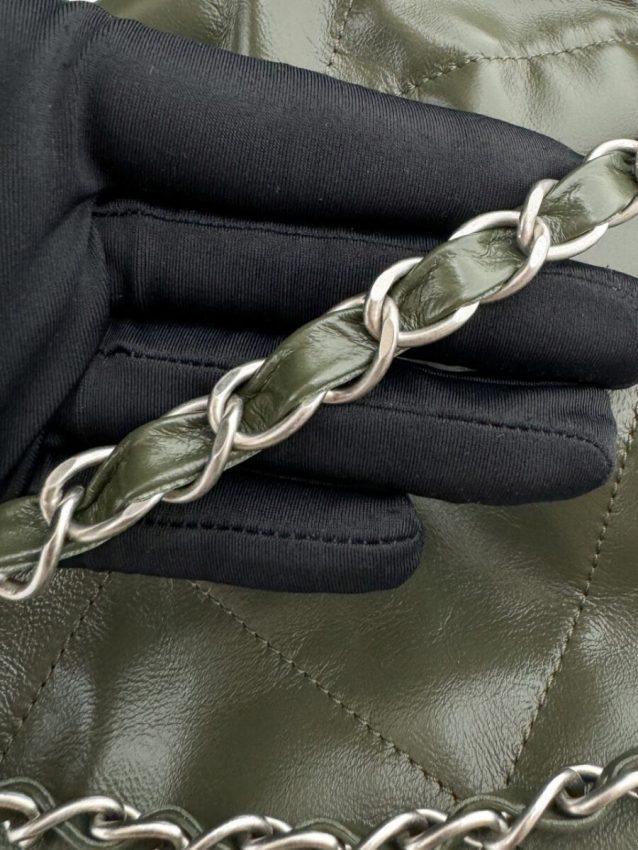 Replica CHANEL 22 Medium Handbag Pink Greed - authentic-look luxury purse replica