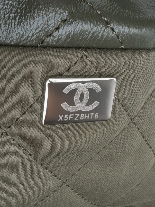 Replica CHANEL 22 Medium Handbag Pink Greed - near-authentic luxury replica handbag