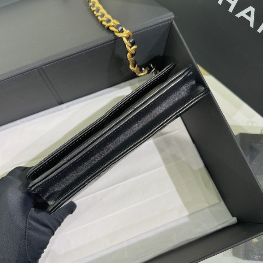 Replica CHANEL 19 Wallet on Chain Black - realistic designer-inspired fake bag