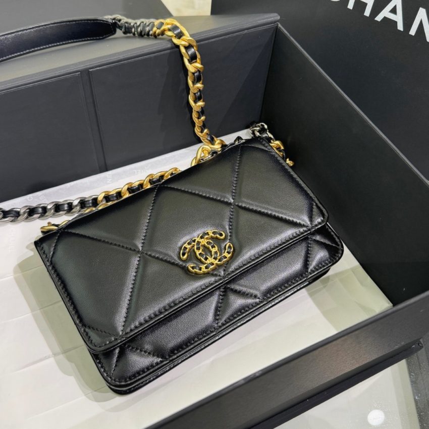 Replica CHANEL 19 Wallet on Chain Black - high-end fake designer purse