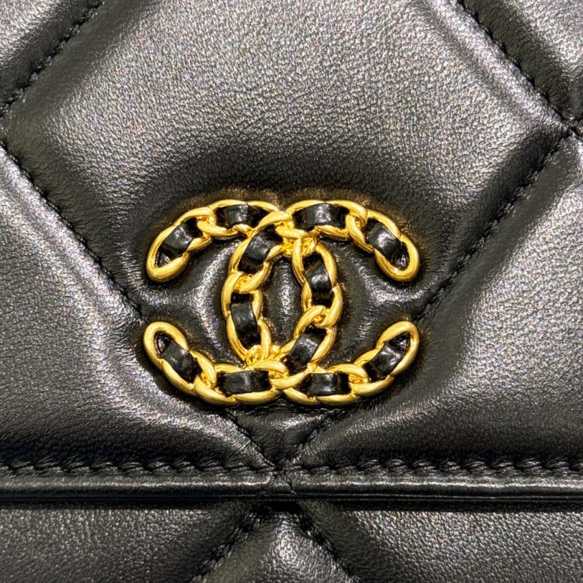Replica CHANEL 19 Wallet on Chain Black - realistic designer-inspired fake bag