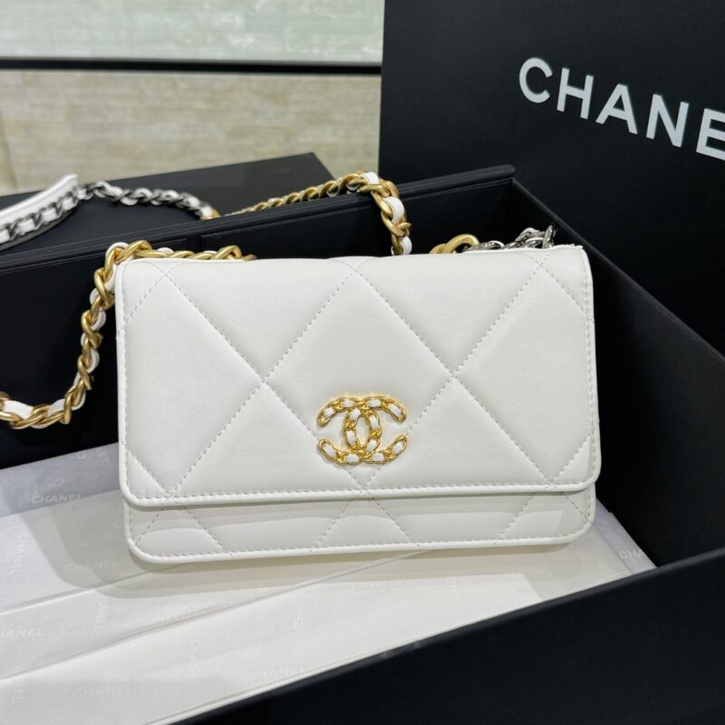 Replica CHANEL 19 Wallet on Chain White - high-accuracy replica luxury purse