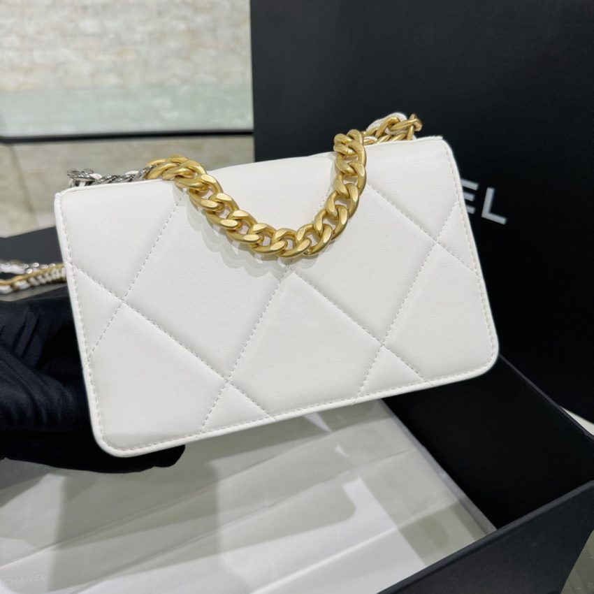 Replica CHANEL 19 Wallet on Chain White - authentic-look luxury purse replica
