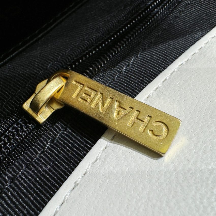 Replica CHANEL 24c Round Shoulder Bag White - ultra-realistic fake designer tote