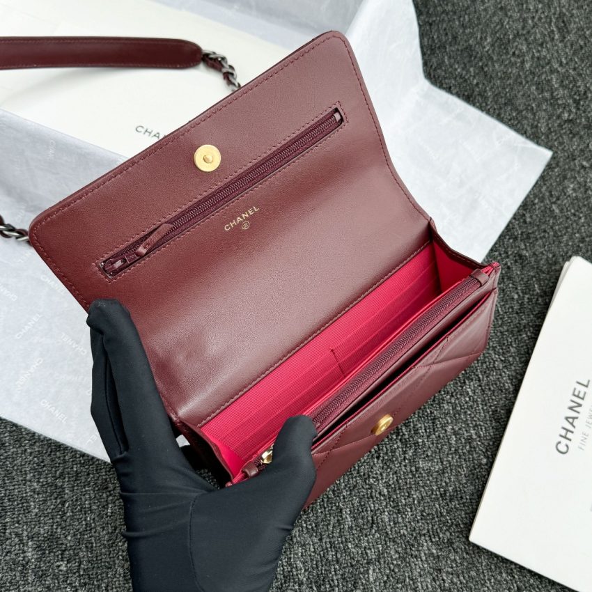 Replica CHANEL 19 Wallet on Chain - best-selling designer handbag dupe
