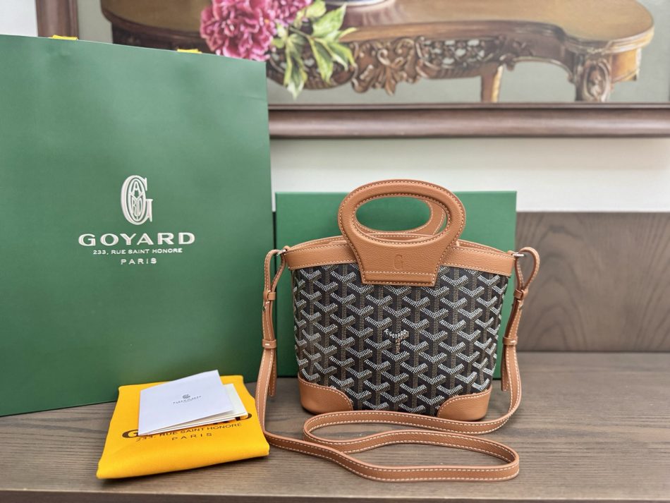 Goyard Beluga Mini Bag Knockoff — Rounded Goyardine Crossbody